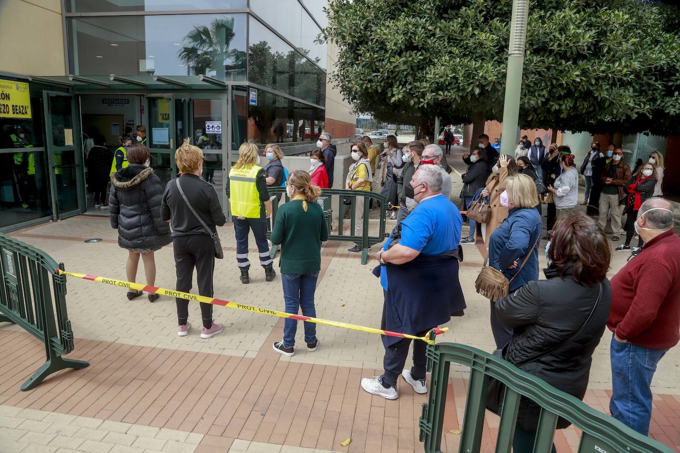 Fotos: Vacunación a personas de 64 y 65 años en Cartagena durante el Jueves Santo