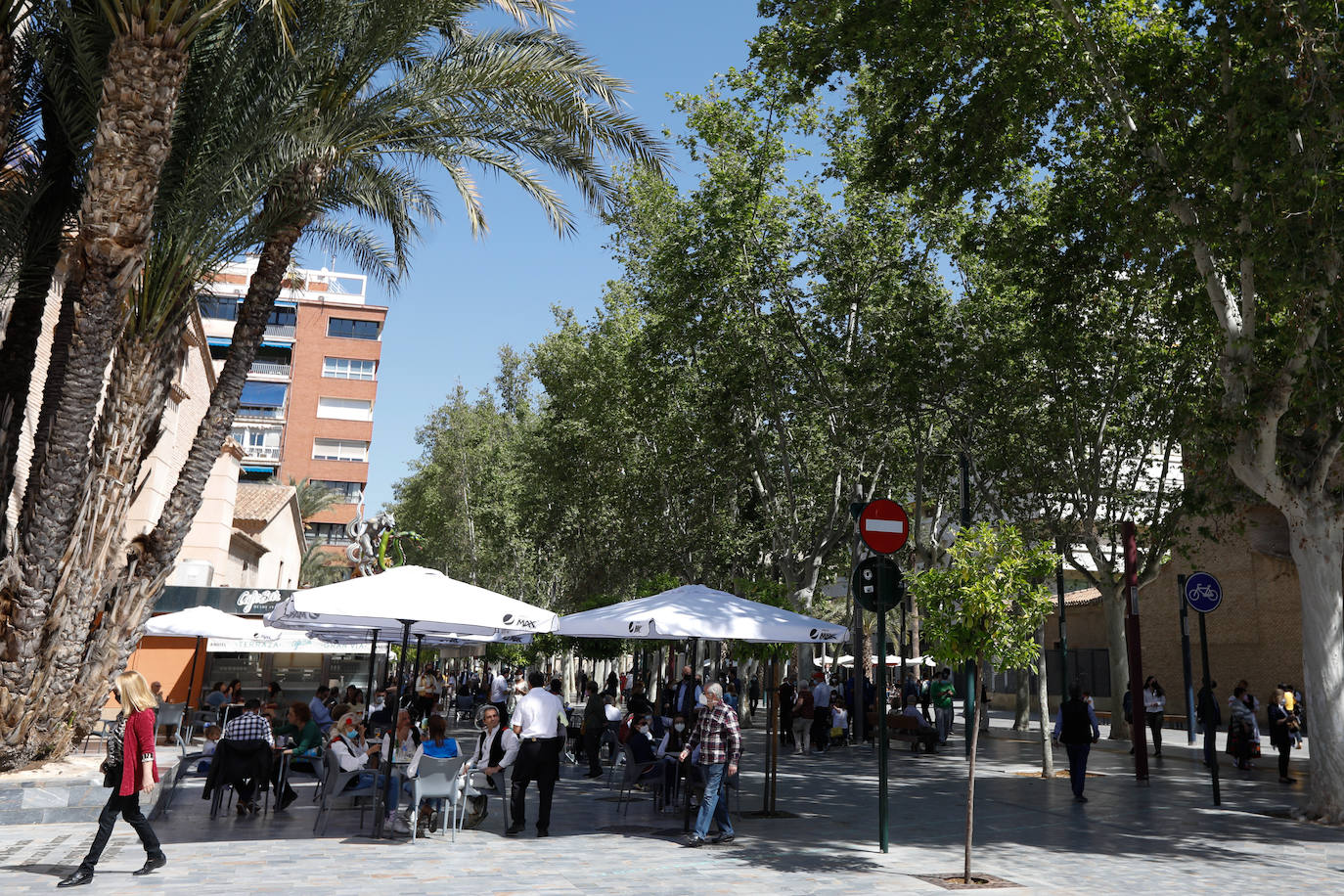 Fotos: Los murcianos celebran este atípico Bando de la Huerta en las terrazas de los bares