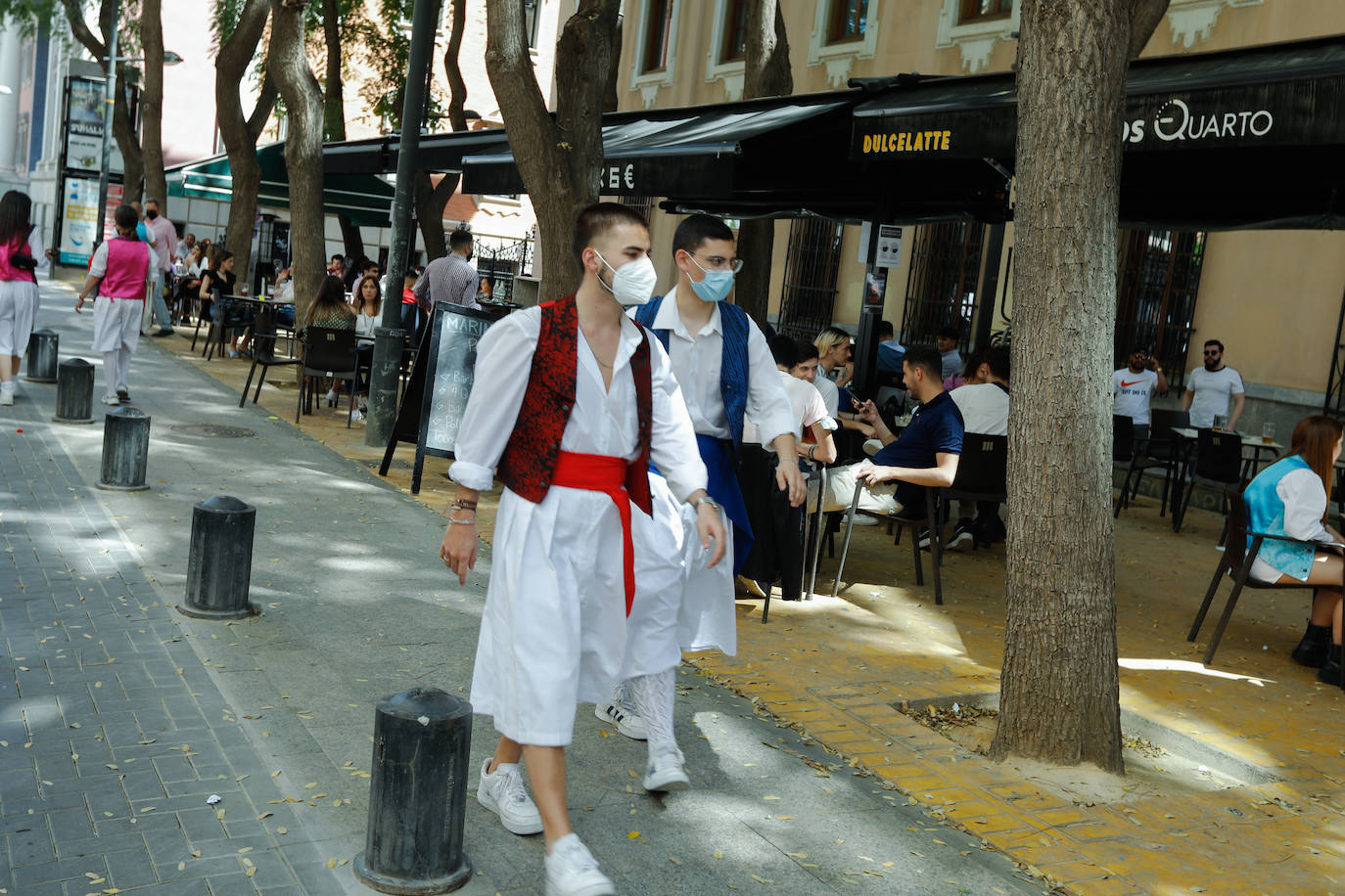 Fotos: Los murcianos celebran este atípico Bando de la Huerta en las terrazas de los bares