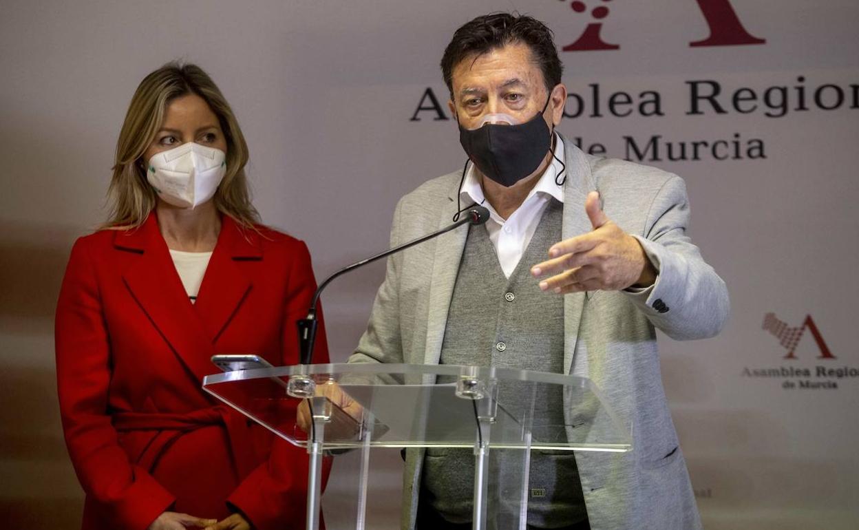 Ana Martiénz Vidal y Juan José Molina, este miércoles, en rueda de prensa.