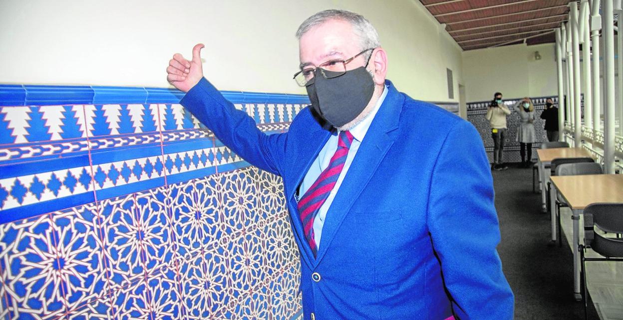 Alberto Castillo, por un pasillo de la Asamblea tras la reunión de diputados de Cs celebrada el miércoles por la tarde. 