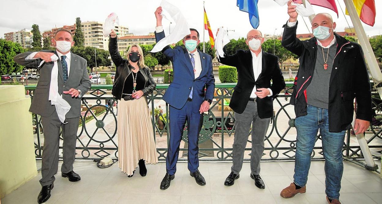 El Gran Pez y Doña Sardina, en el acto simbólico de lectura del Testamento. 