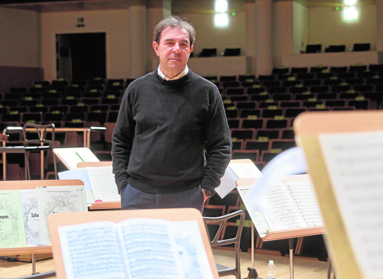 El director de orquesta italiano Daniele Gatti, ayer, tras su ensayo con la Mahler Chambre Orchestra en el Auditorio Víctor Villegas. 