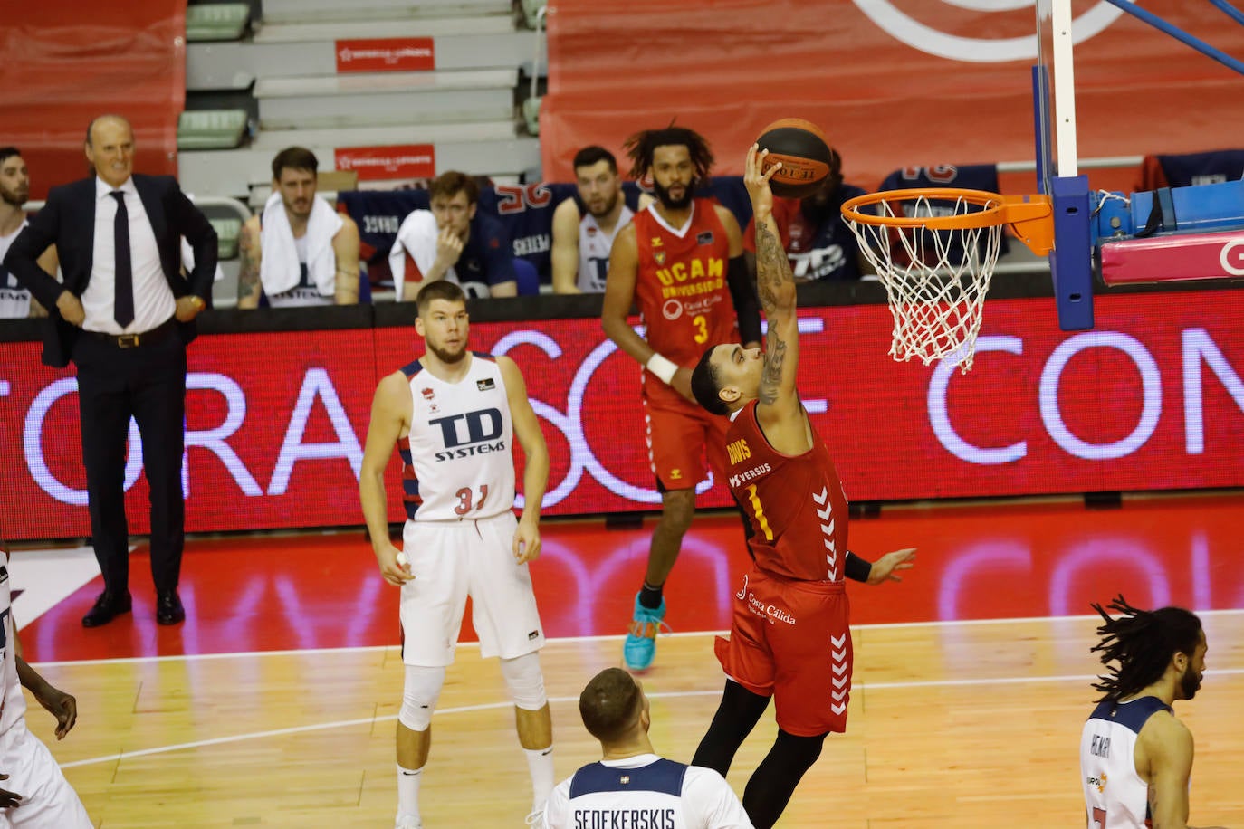 Fotos: Las imágenes del partido UCAM Murcia 92 - Baskonia 87