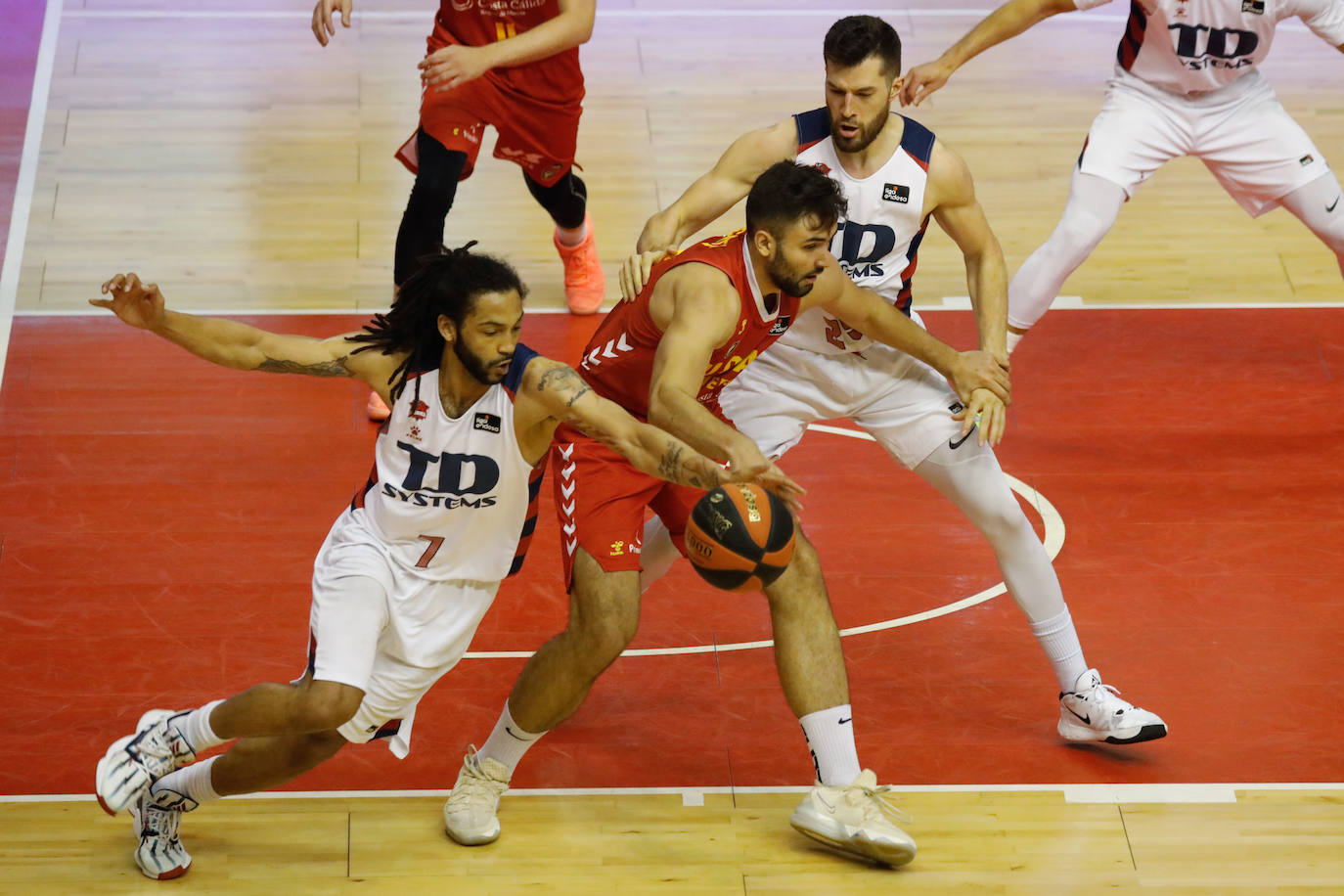 Fotos: Las imágenes del partido UCAM Murcia 92 - Baskonia 87