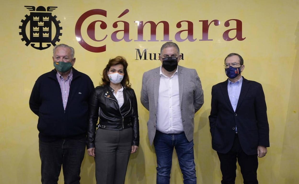 Reunión del Círculo por el Agua de las tres provincias en la Cámara de Comercio de Murcia.