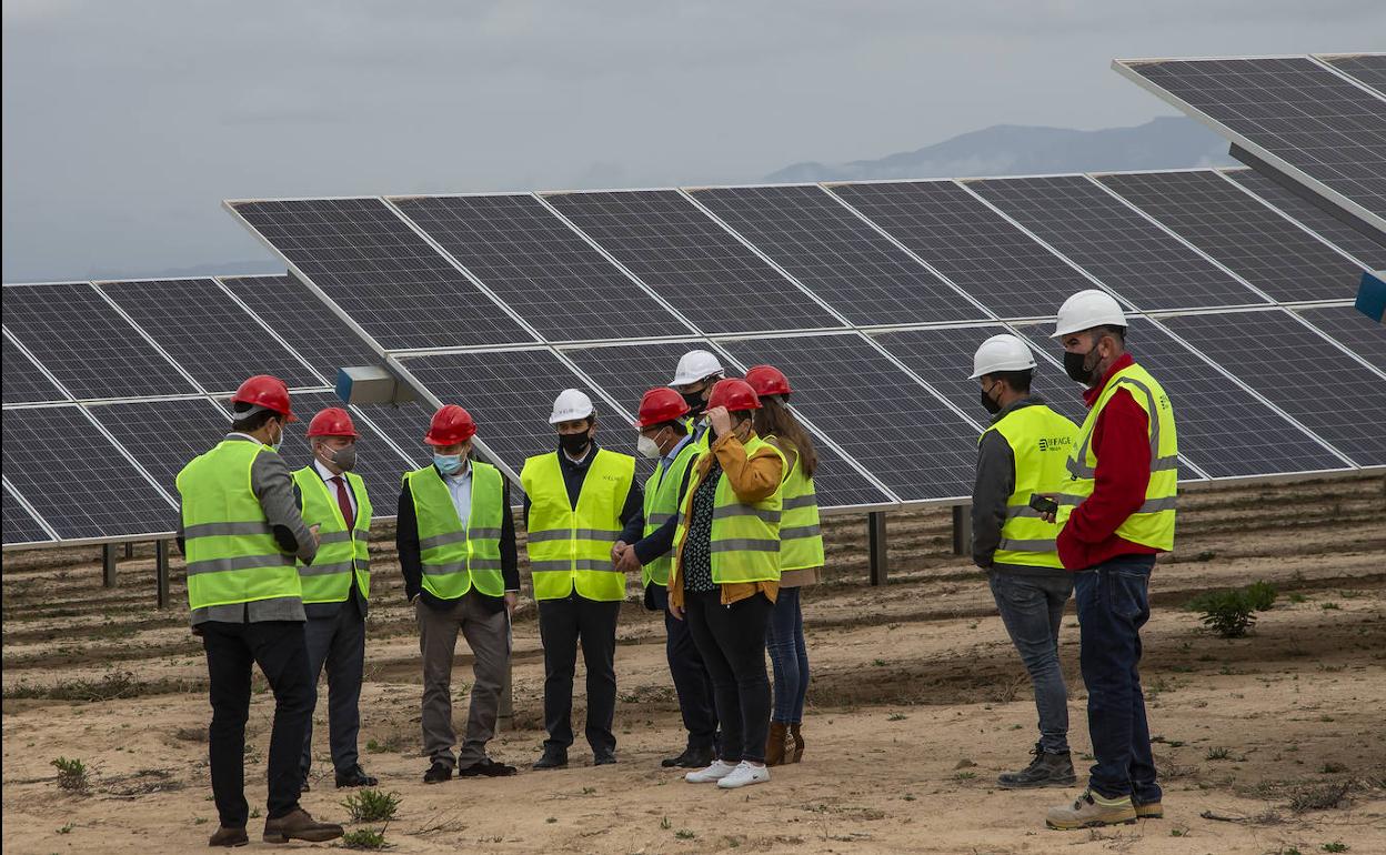 Visita a la planta fotovoltaica de energía solar X-Elio de La Pinilla, Mazarrón.