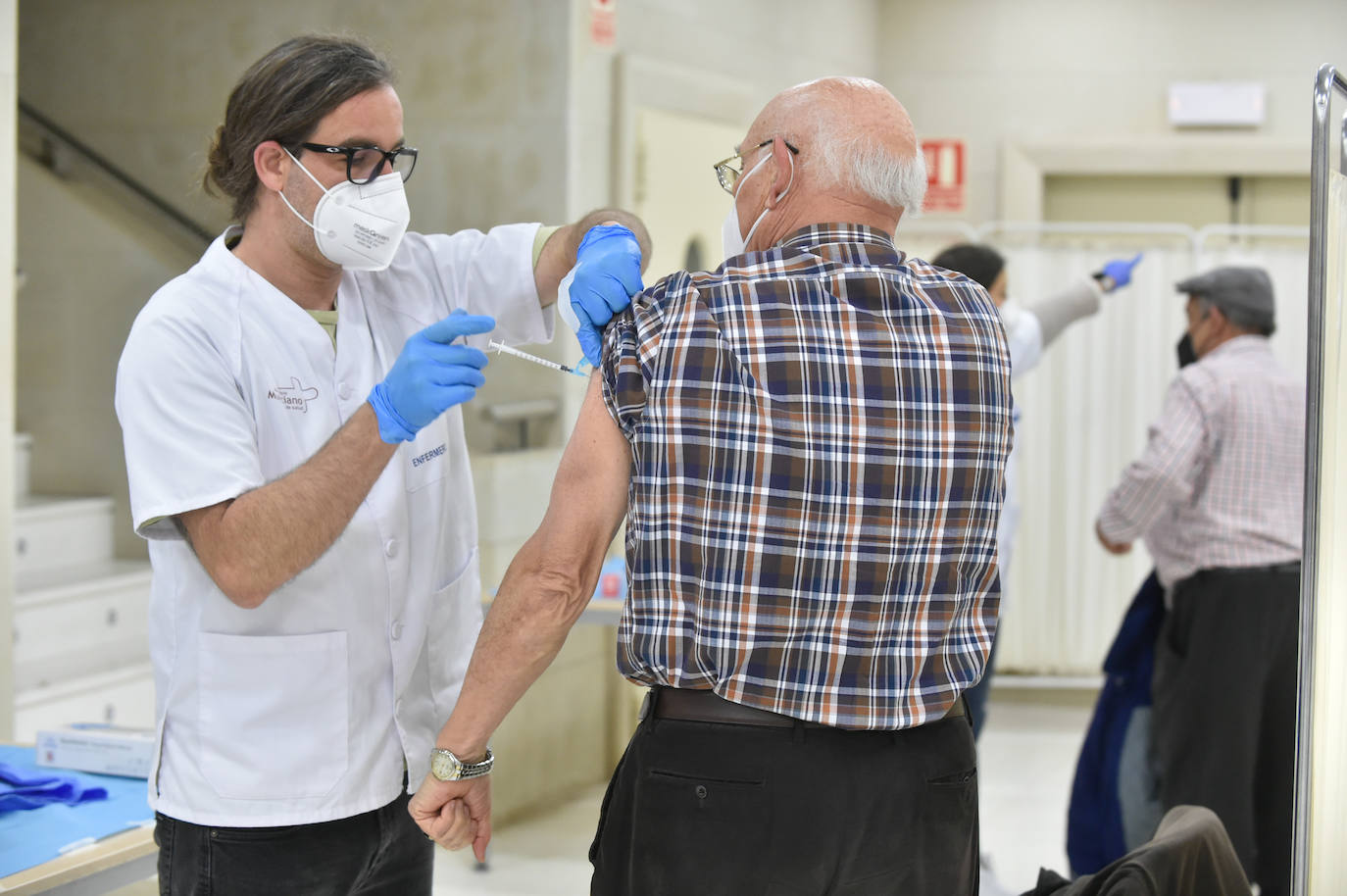 Fotos: Vacunaciones masivas contra el coronavirus en el Enrique Roca de Murcia