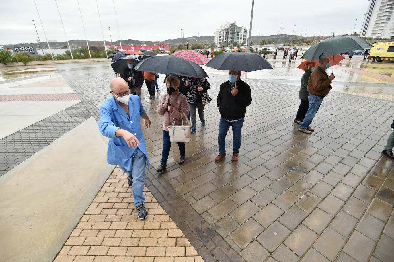 Fotos: Vacunaciones masivas contra el coronavirus en el Enrique Roca de Murcia