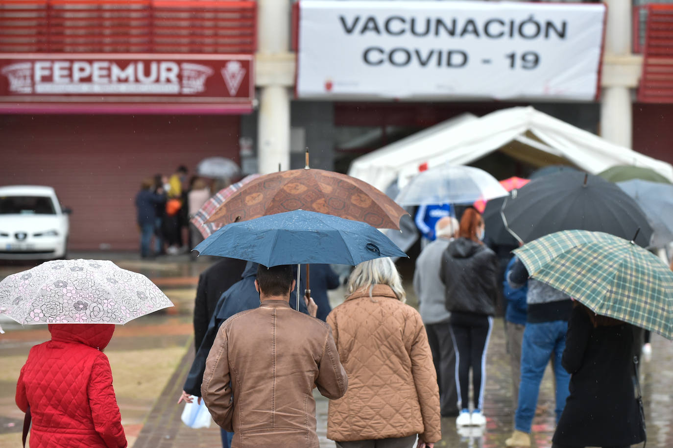 Fotos: Vacunaciones masivas contra el coronavirus en el Enrique Roca de Murcia