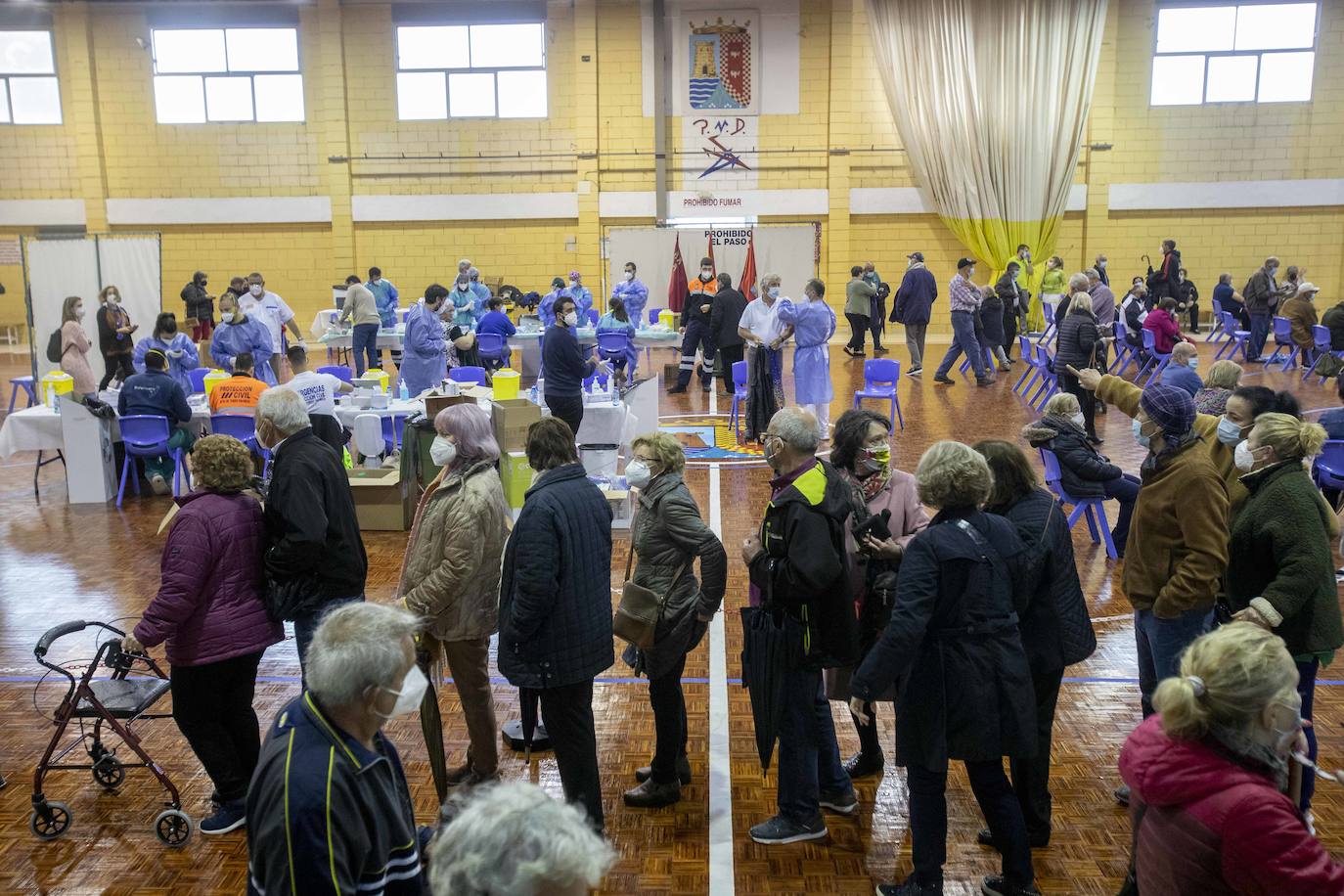 Fotos: La vacunación contra la Covid-19 congrega a 4.000 personas en el pabellón de Torre Pacheco