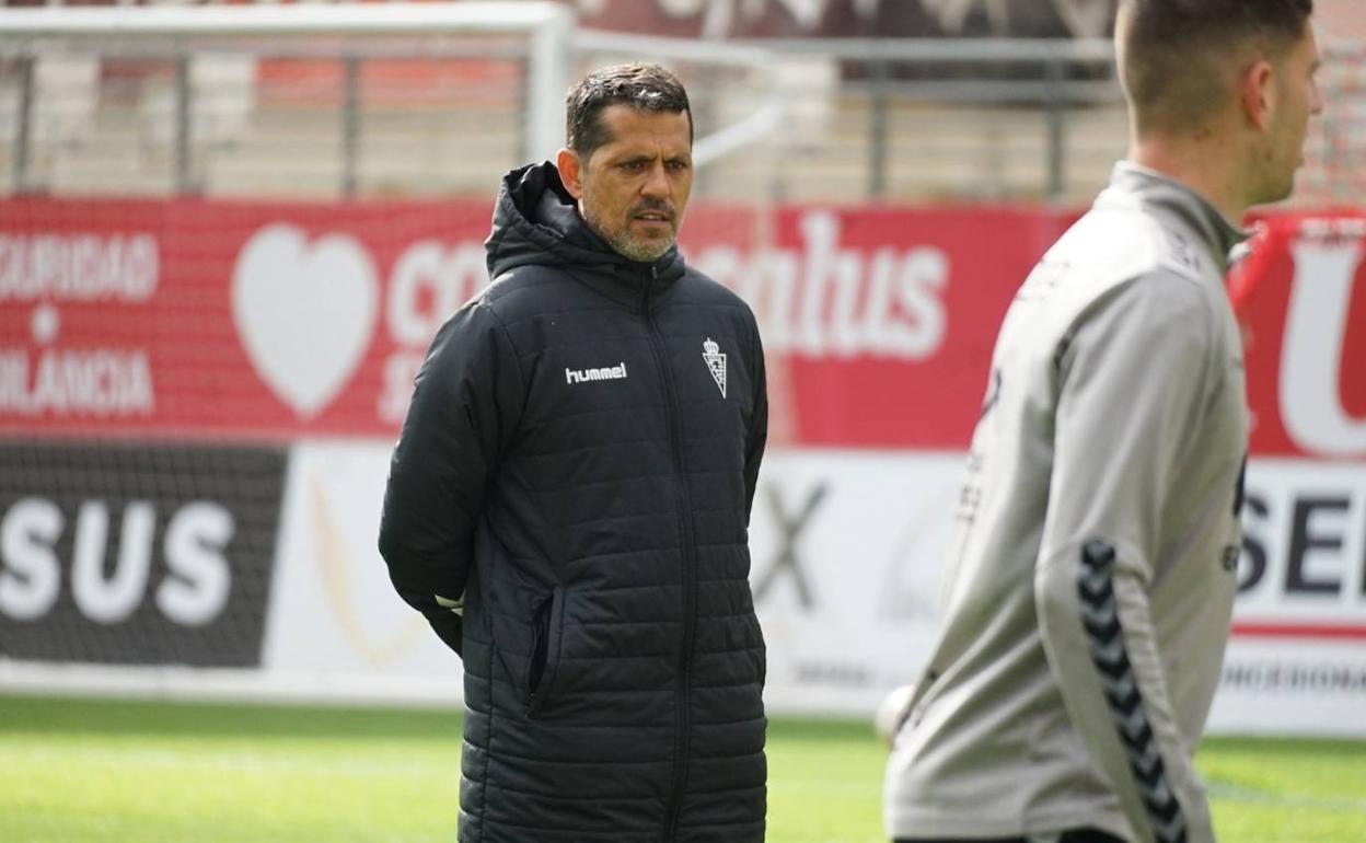 José Luis Rodríguez Loreto, ayer, durante el entrenamiento en el Enrique Roca.
