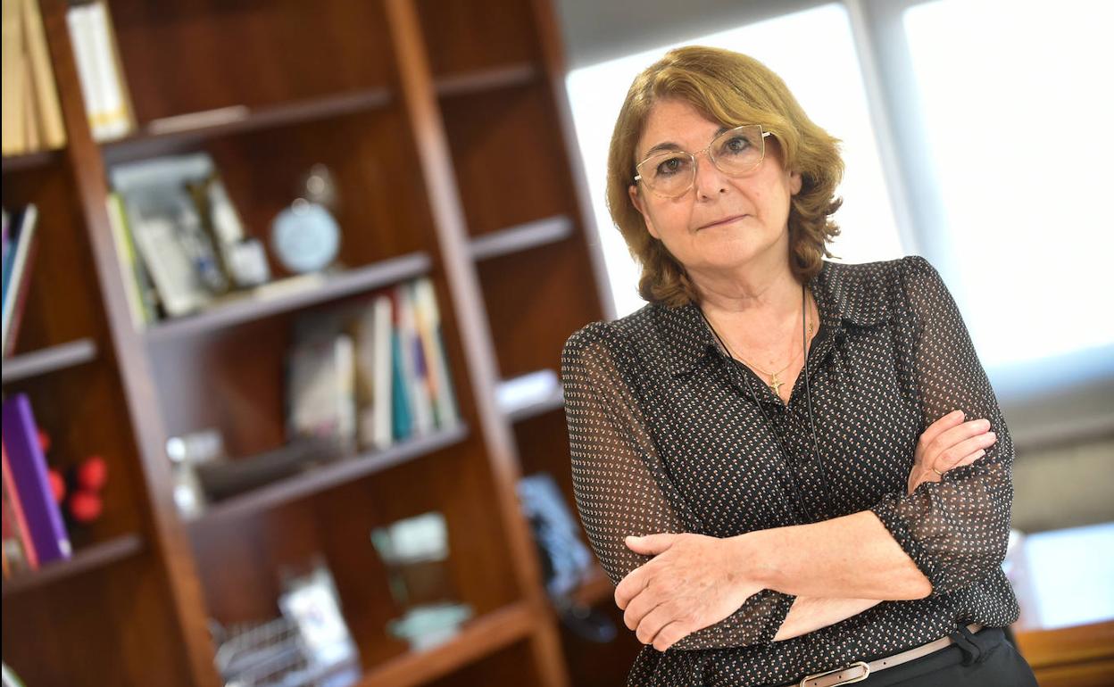 Mabel Campuzano, en su despacho de consejera de Educación y Cultura. 