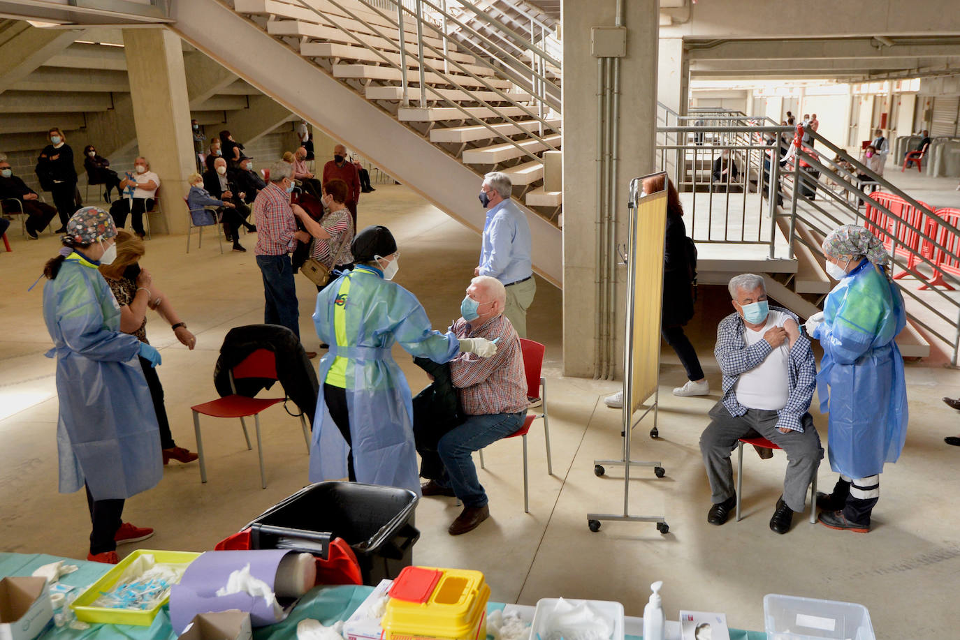 Fotos: Los pacientes en hemodiálisis de la Región comenzarán a recibir dosis de la vacuna contra la Covid esta semana