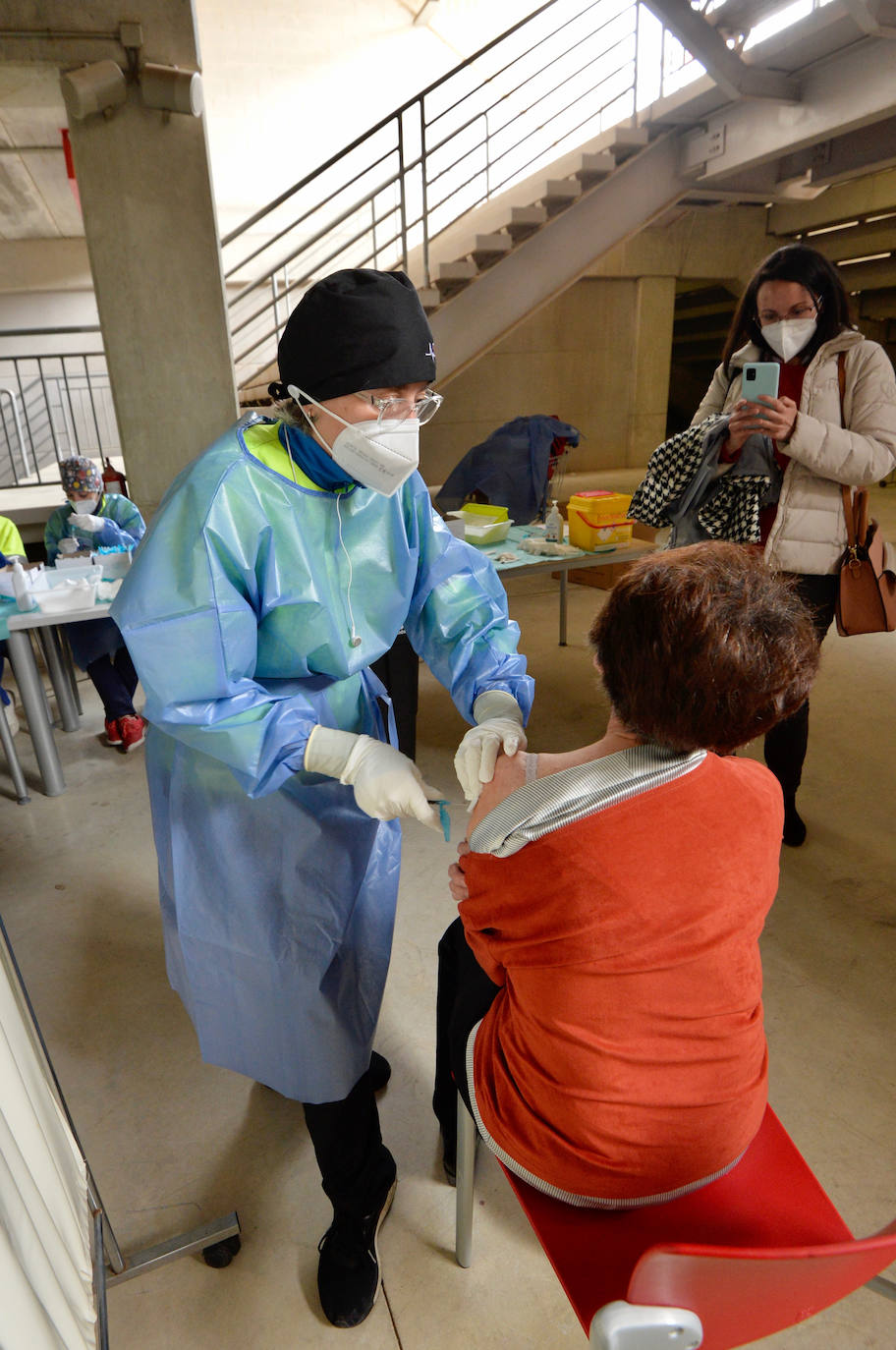 Fotos: Los pacientes en hemodiálisis de la Región comenzarán a recibir dosis de la vacuna contra la Covid esta semana