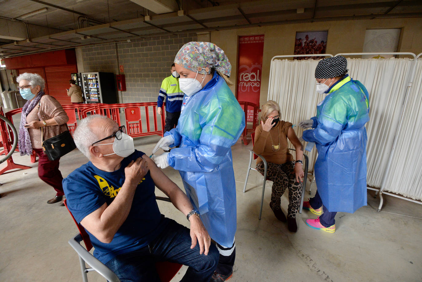 Fotos: Los pacientes en hemodiálisis de la Región comenzarán a recibir dosis de la vacuna contra la Covid esta semana