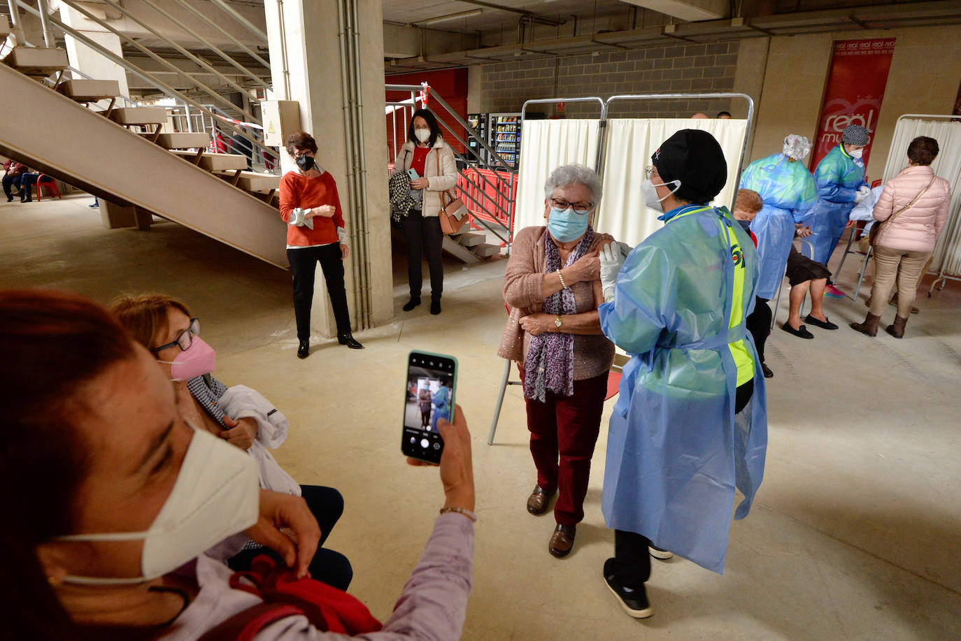 Fotos: Los pacientes en hemodiálisis de la Región comenzarán a recibir dosis de la vacuna contra la Covid esta semana