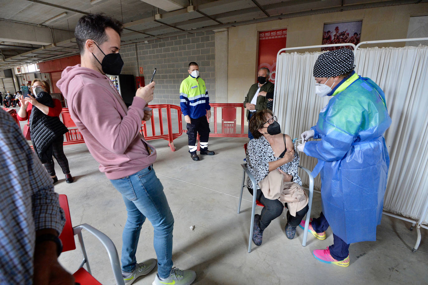 Fotos: Los pacientes en hemodiálisis de la Región comenzarán a recibir dosis de la vacuna contra la Covid esta semana