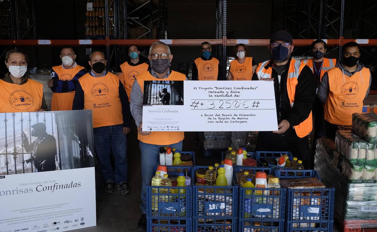 El fotógrafo Pablo Sánchez recauda 3.250€ para el Banco de Alimentos. 