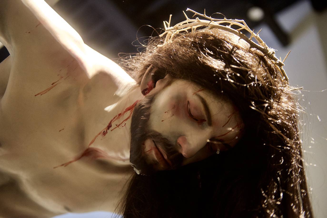 Fotos: Un Cristo «brutal» de Santiago Ydáñez