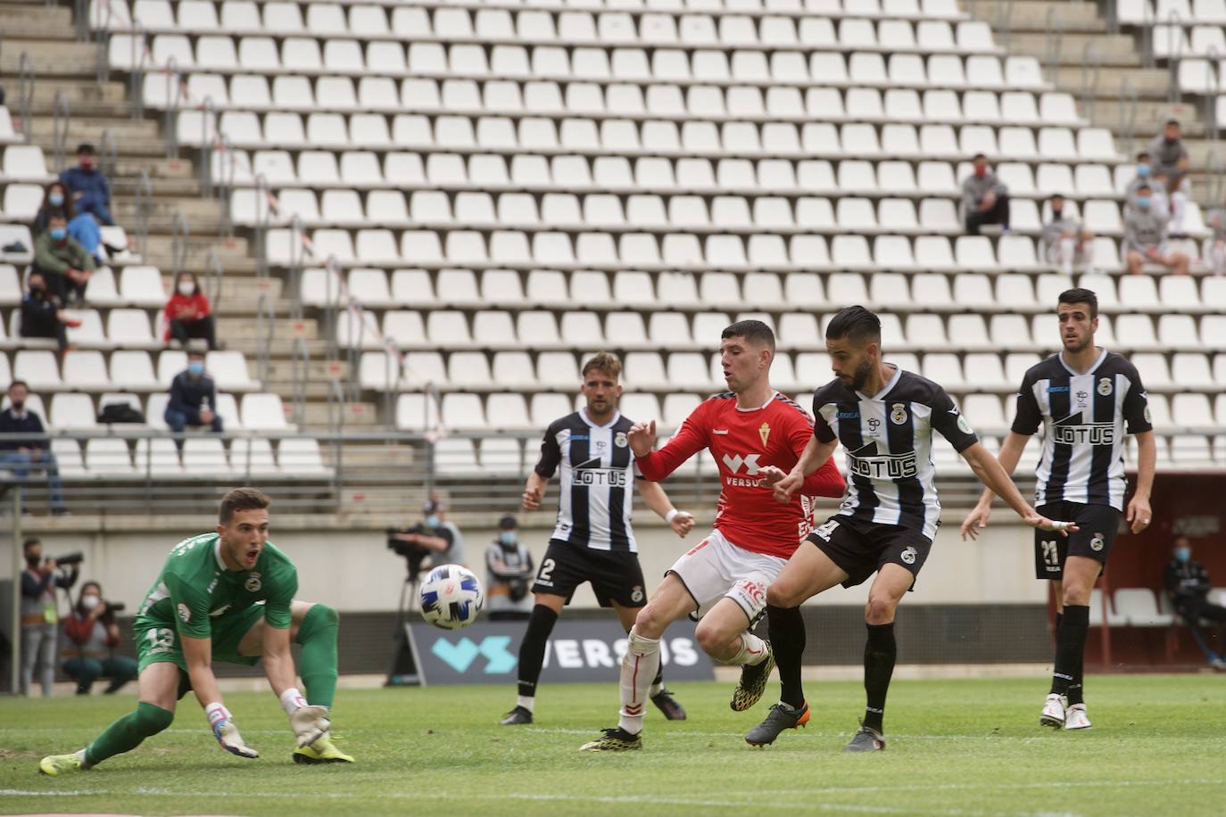 Fotos: El empate del Real Murcia ante el Linense, en imágenes