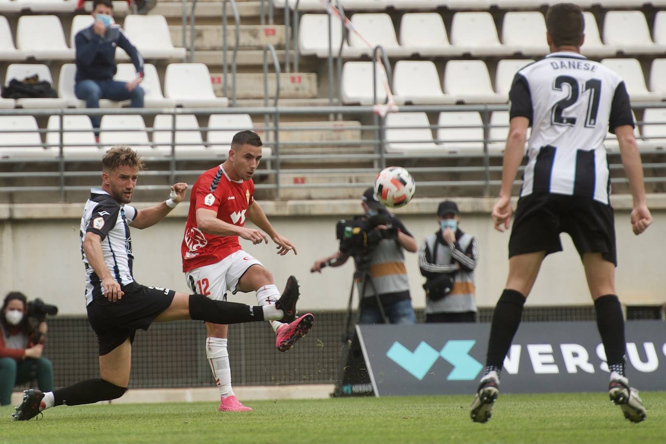 Fotos: El empate del Real Murcia ante el Linense, en imágenes