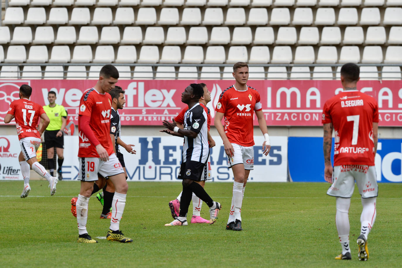 Fotos: El empate del Real Murcia ante el Linense, en imágenes