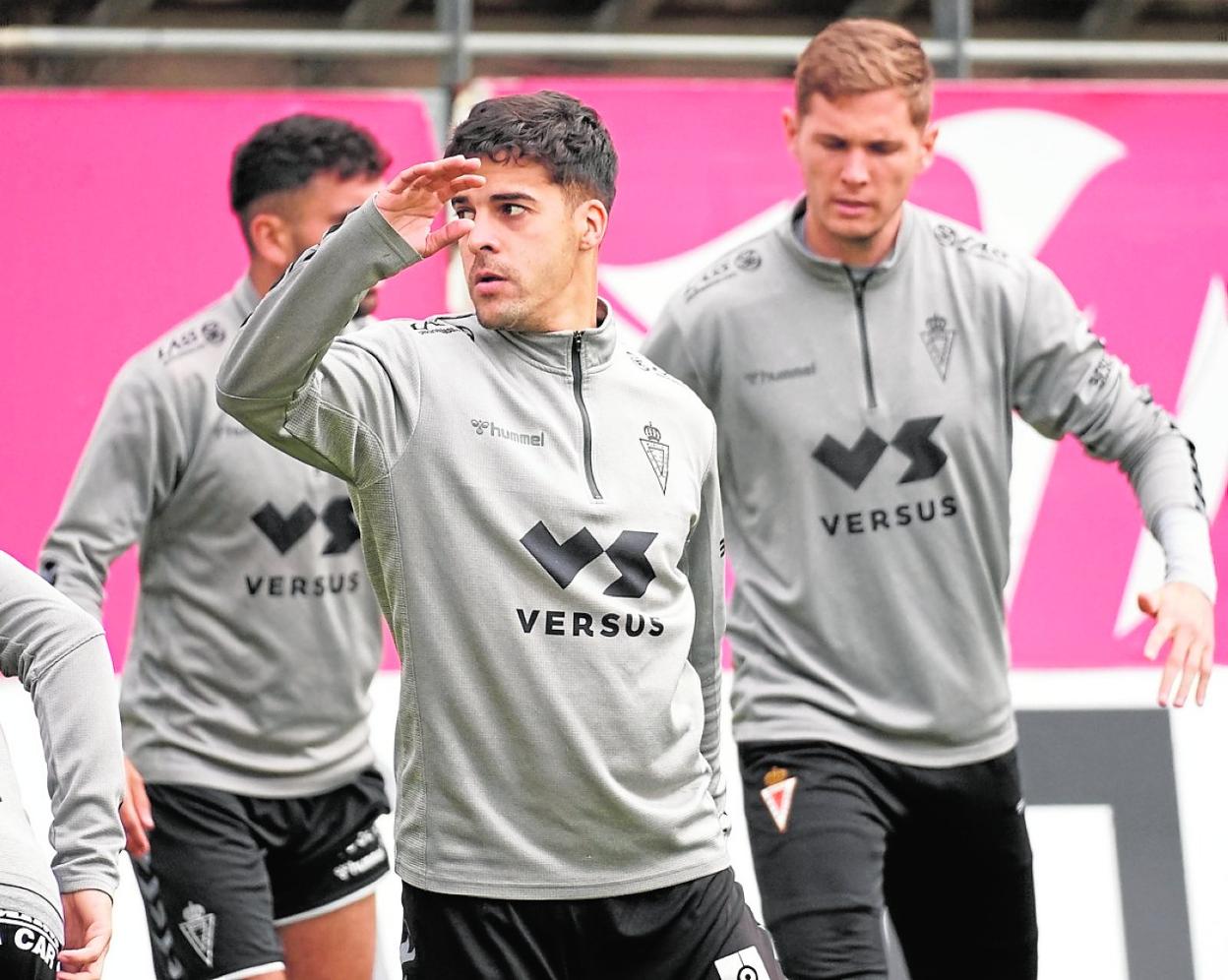 Iván Pérez y Edu Luna, en un reciente entrenamiento del Real Murcia en el Enrique Roca. 