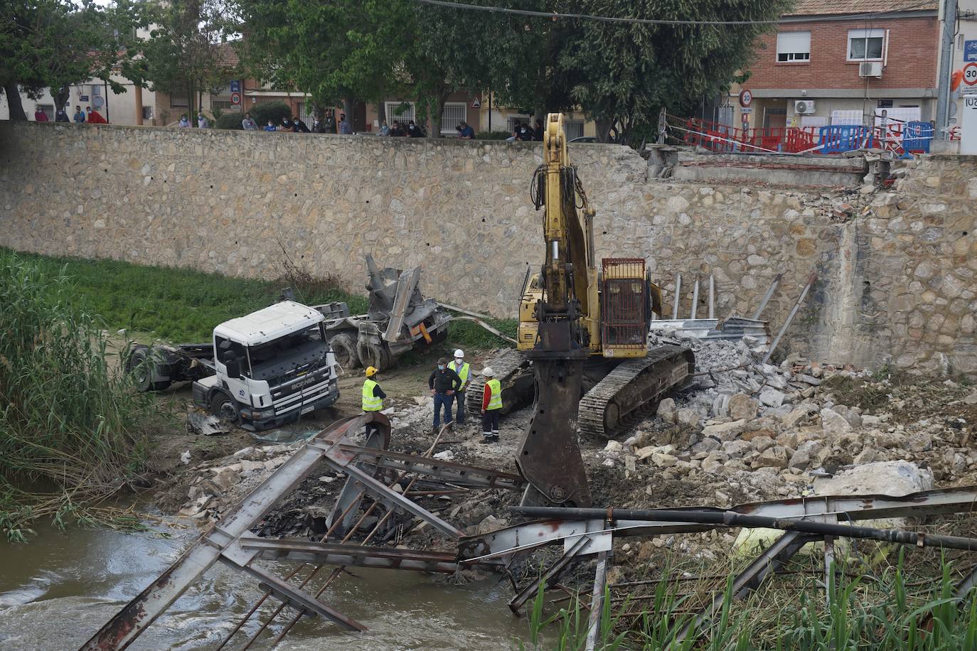 Fotos: Obras para sacar la hormigonera del río Segura