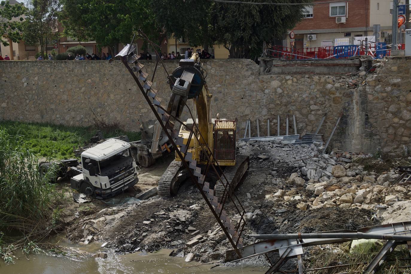 Fotos: Obras para sacar la hormigonera del río Segura
