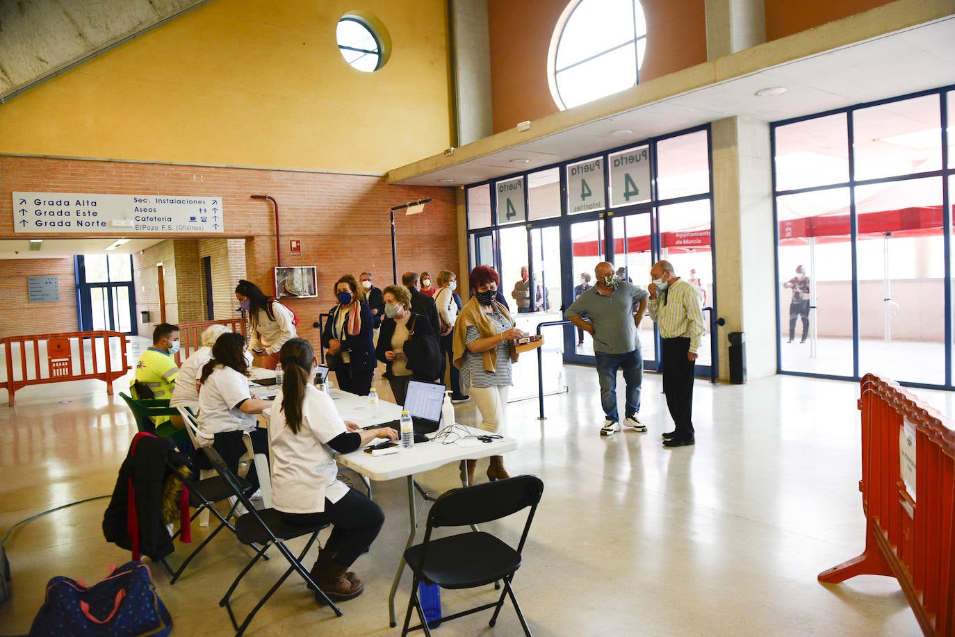 Fotos: Vacunación en Murcia a la población de 65 a 69 años