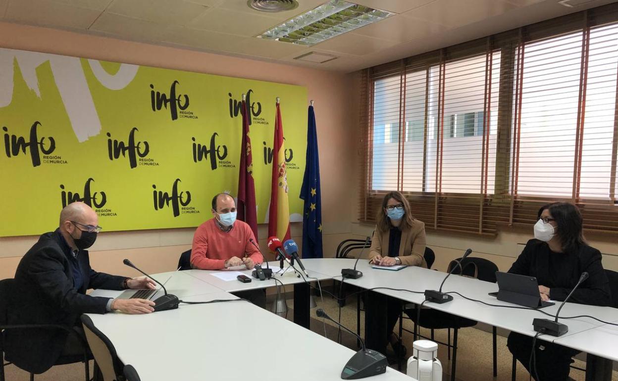 El director del Instituto de Fomento, Joaquín Gómez, presenta la línea de ayudas autonómica 'Emprendia'.