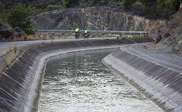 Trasvase Tajo-Segura, a su paso por Sierra Espuña, en una imagen de archivo.