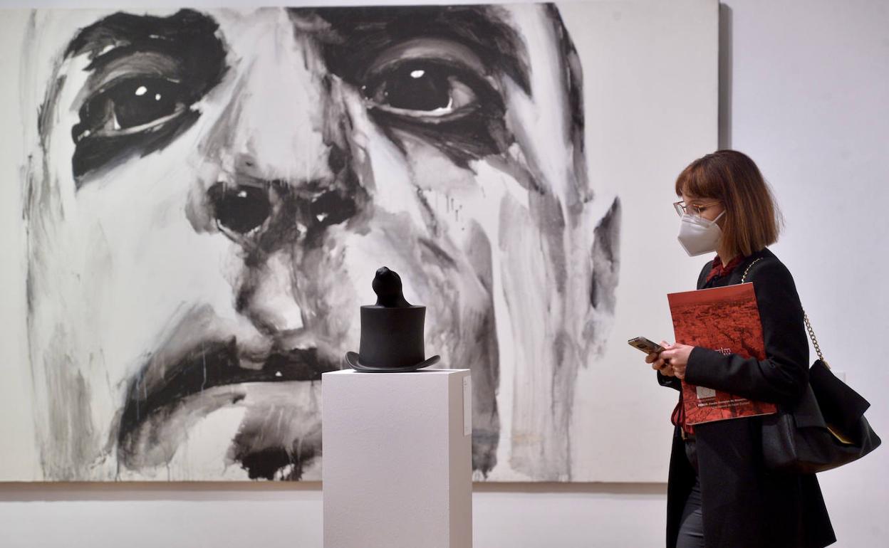 Exposición 'Crisis en España' en el Palacio Almudí de Murcia.