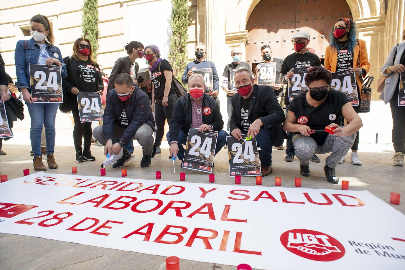 Fotos: Los sindicatos UGT Y CC OO homenajean a los fallecidos en accidente laboral surante 2020