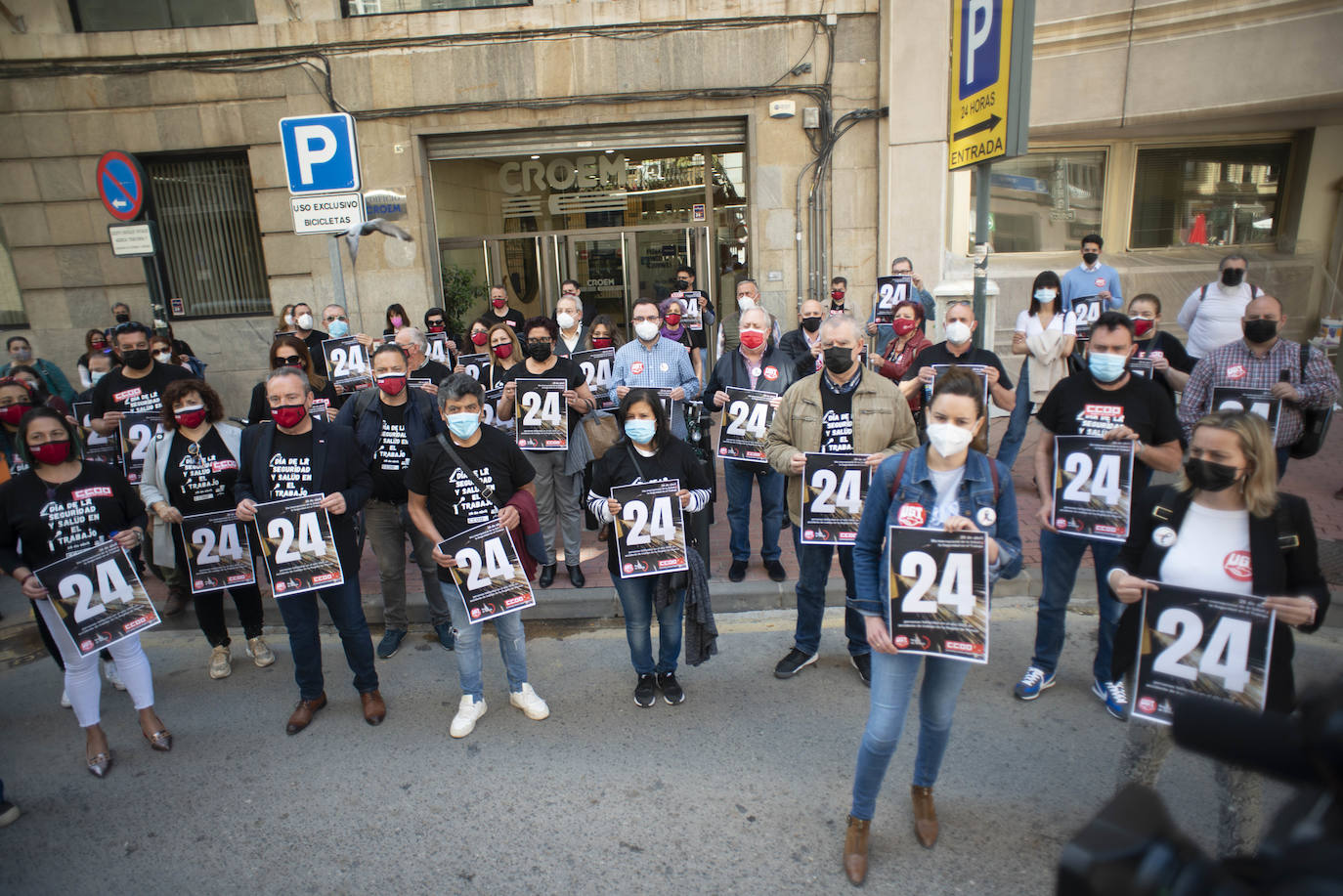 Fotos: Los sindicatos UGT Y CC OO homenajean a los fallecidos en accidente laboral surante 2020