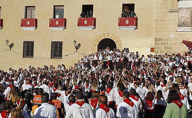 La peña Universo logró alzarse con el primer premio de enjaezamiento el 2 de mayo de 2017; los caballistas más jóvenes se han abierto un hueco en este concurso. 