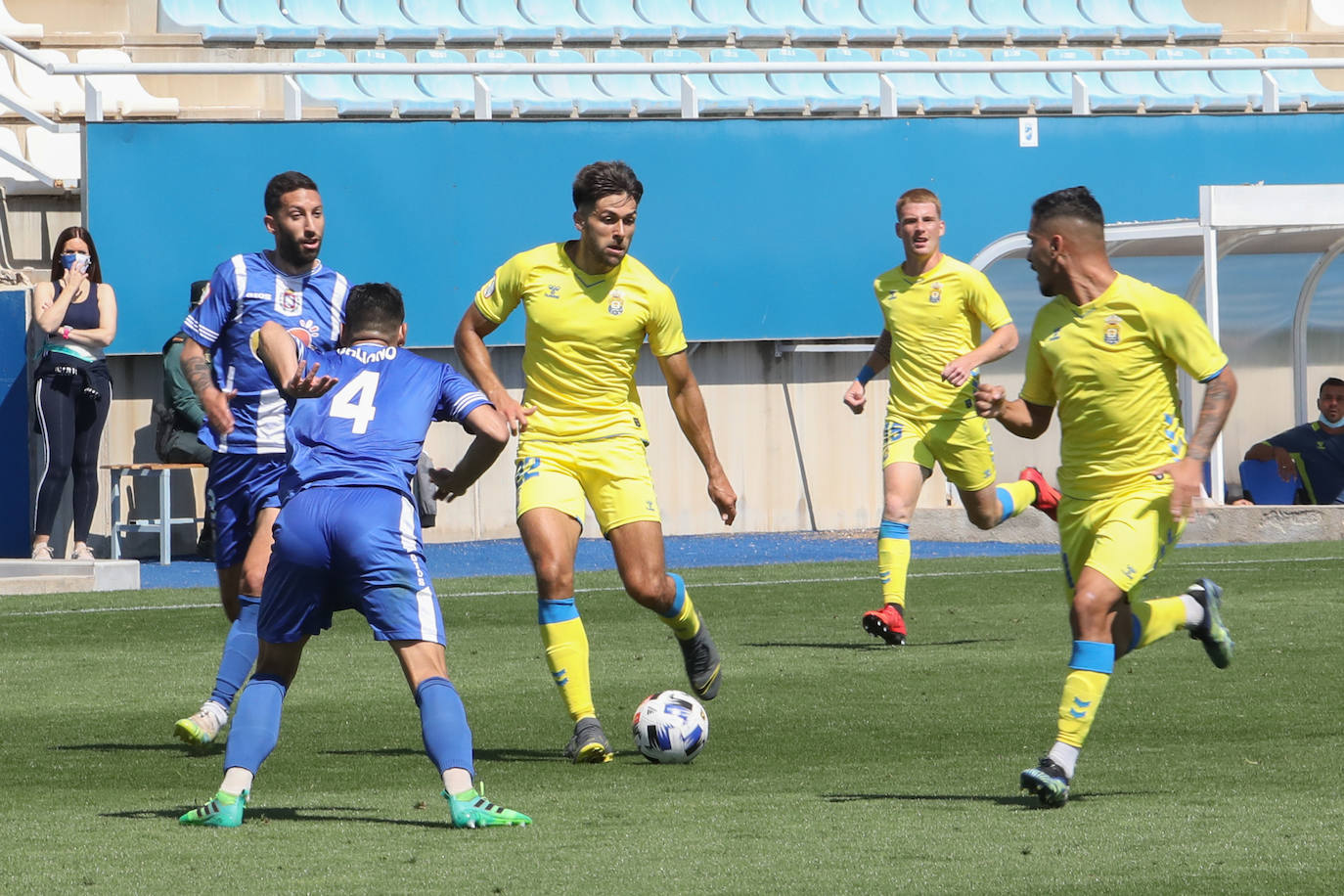 Fotos: Justo reparto de puntos para el Lorca en un partido de trámite