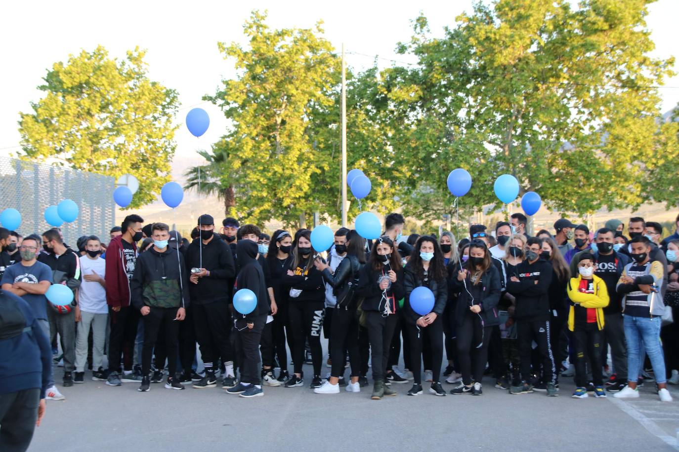 Fotos: Concentración en Jumilla de los amigos de Kevin para rendirle homenaje