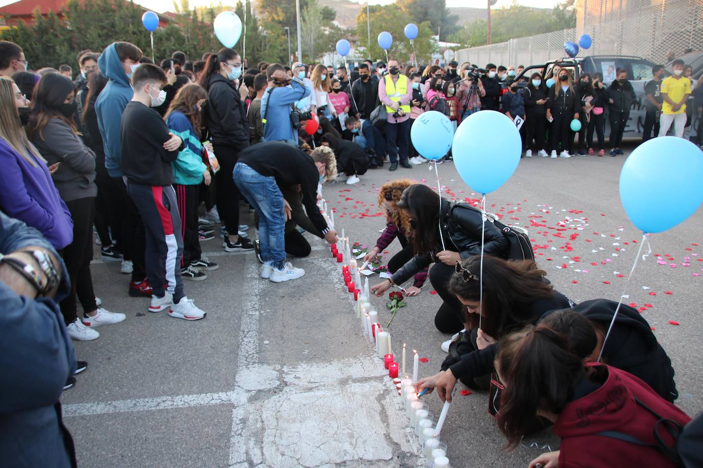 Fotos: Concentración en Jumilla de los amigos de Kevin para rendirle homenaje