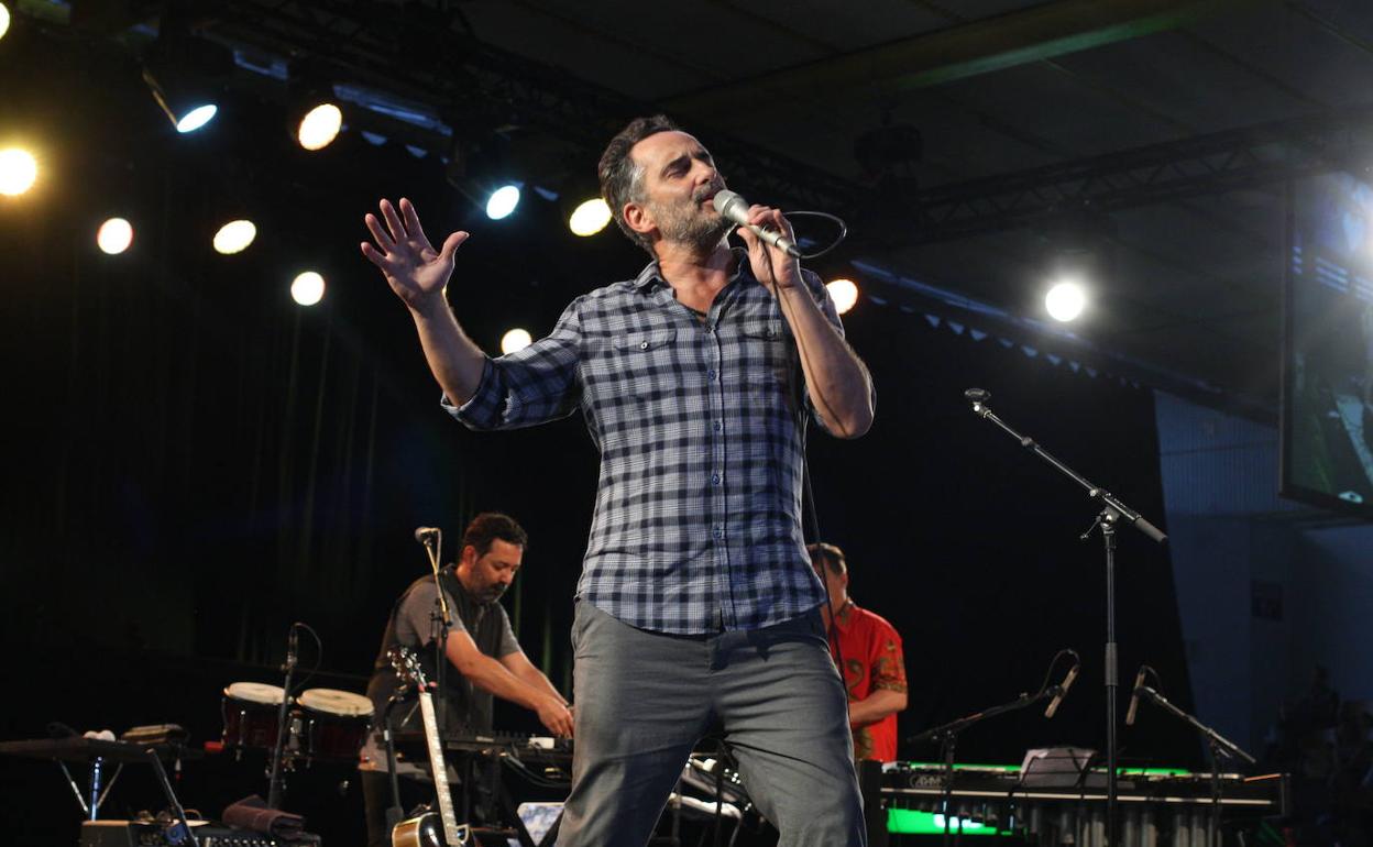 Jorge Drexler, en su actuación en el Festival de Jazz de Vitoria de 2019.