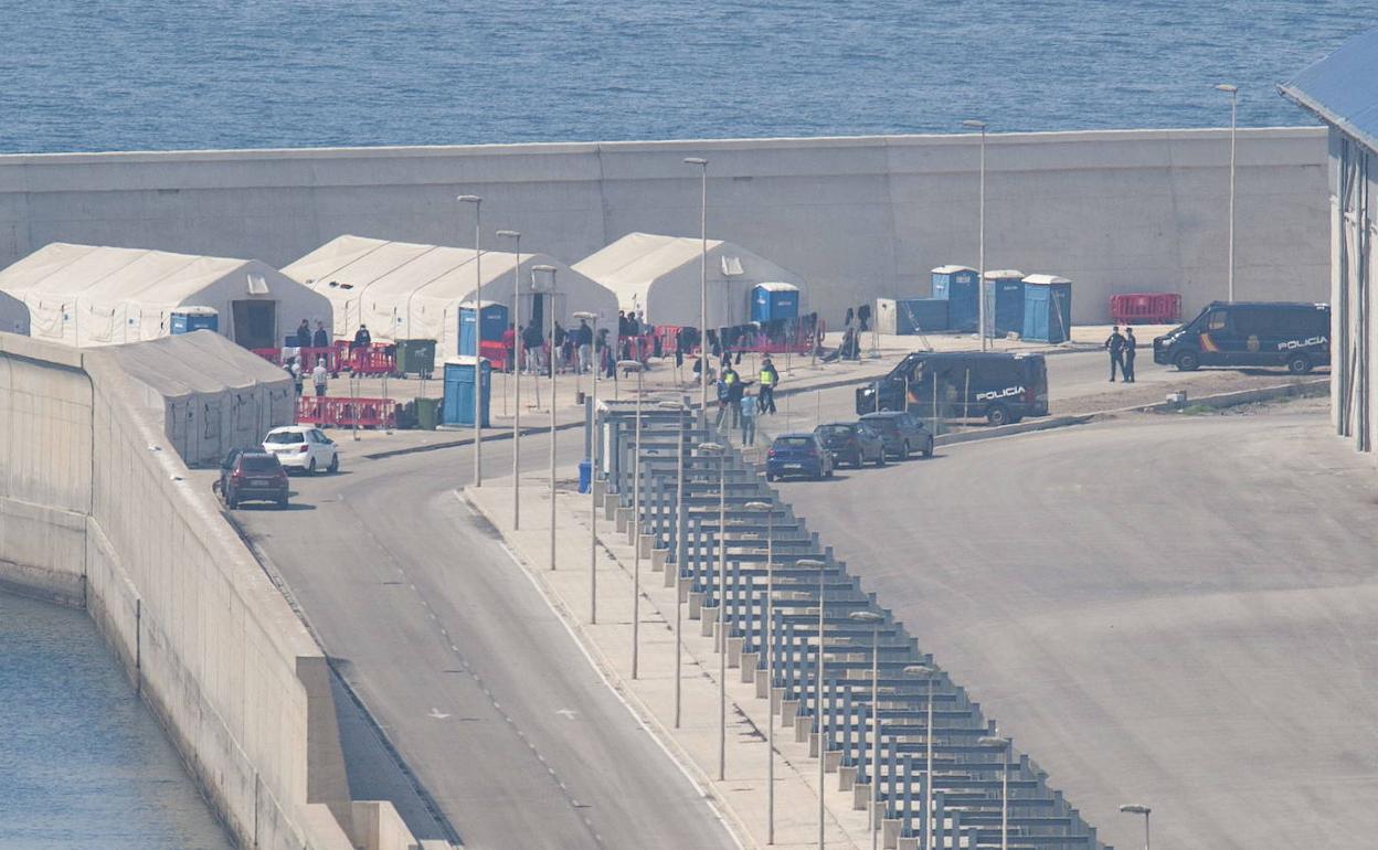 Imagen de archivo del campamento de Cruz Roja en la dársena de Escombreras.