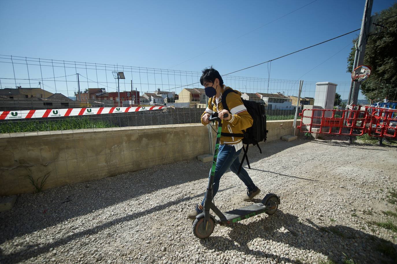 Fotos: Media hora de caminata para comprar la cena o las pastillas