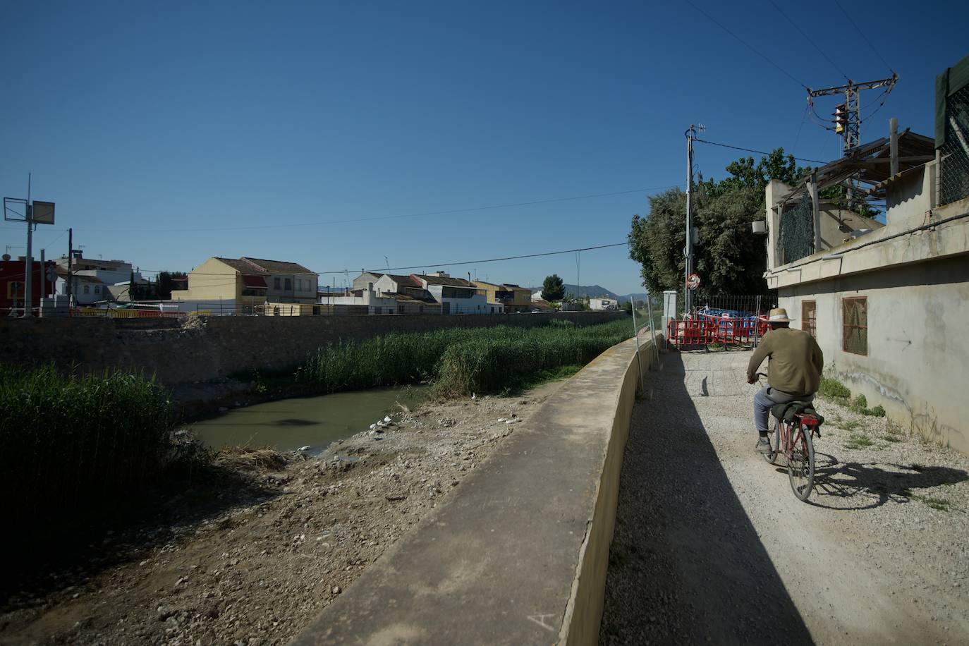 Fotos: Media hora de caminata para comprar la cena o las pastillas