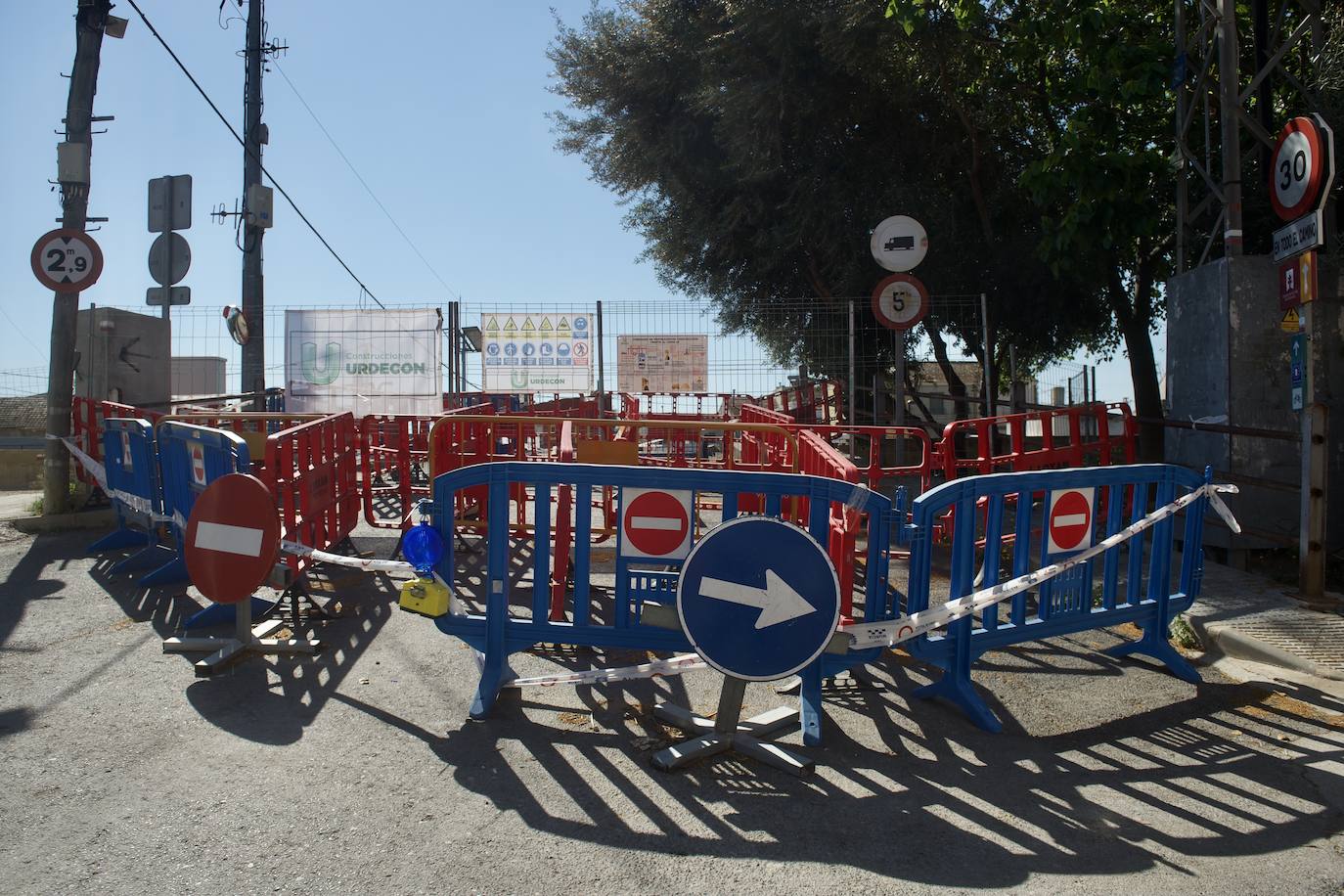 Fotos: Media hora de caminata para comprar la cena o las pastillas