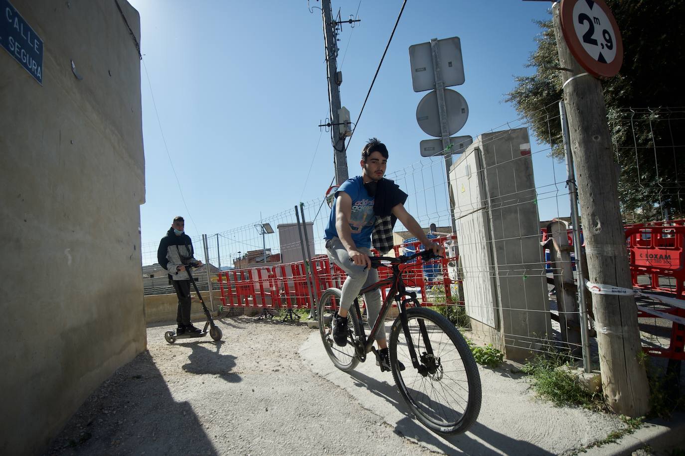 Fotos: Media hora de caminata para comprar la cena o las pastillas
