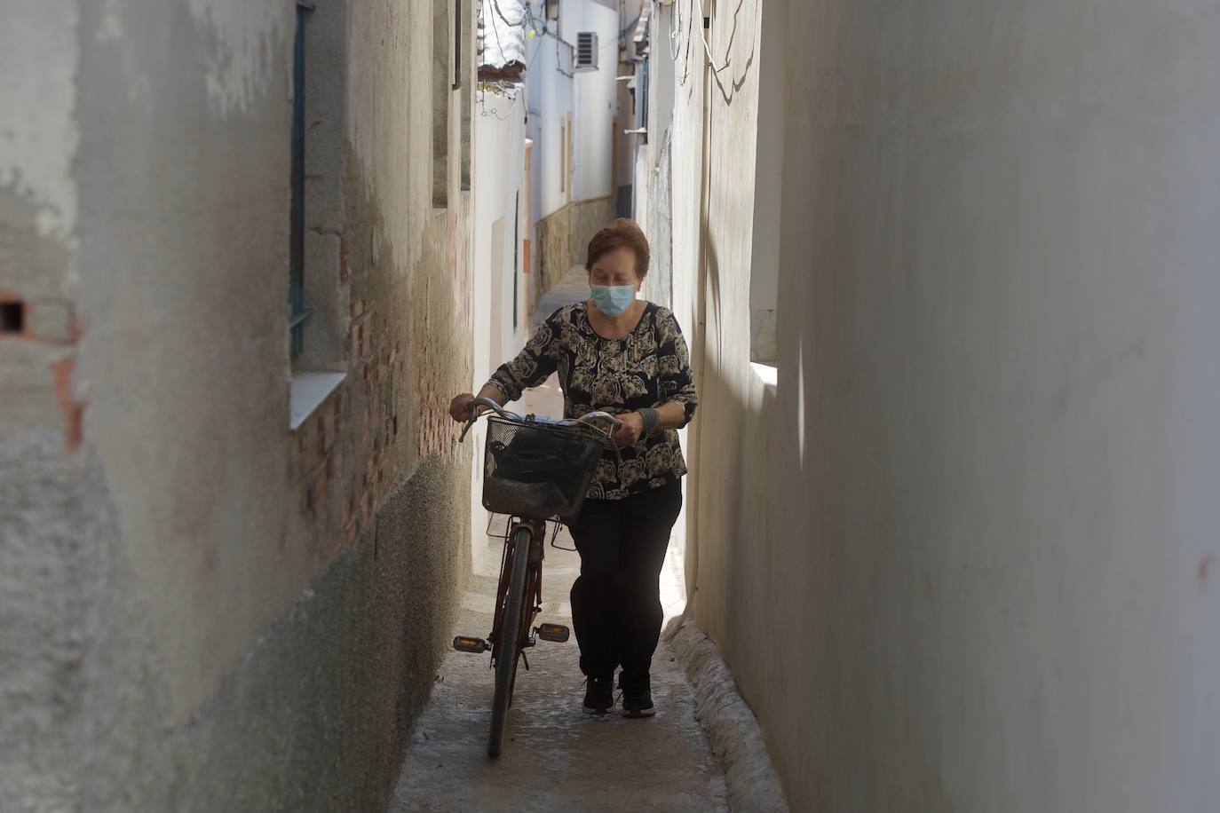 Fotos: Media hora de caminata para comprar la cena o las pastillas