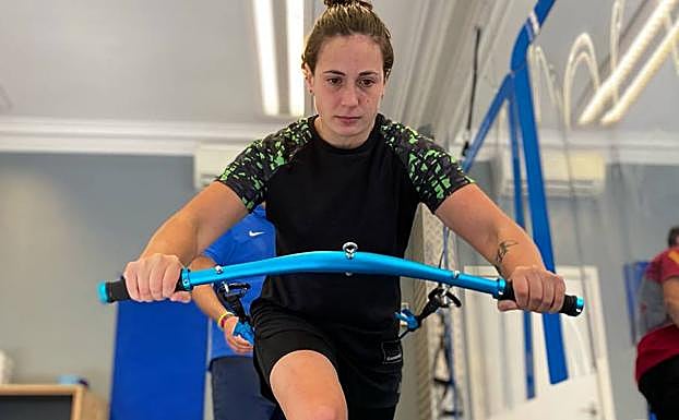 Sin desmayo. Preparación física en el gimnasio. 
