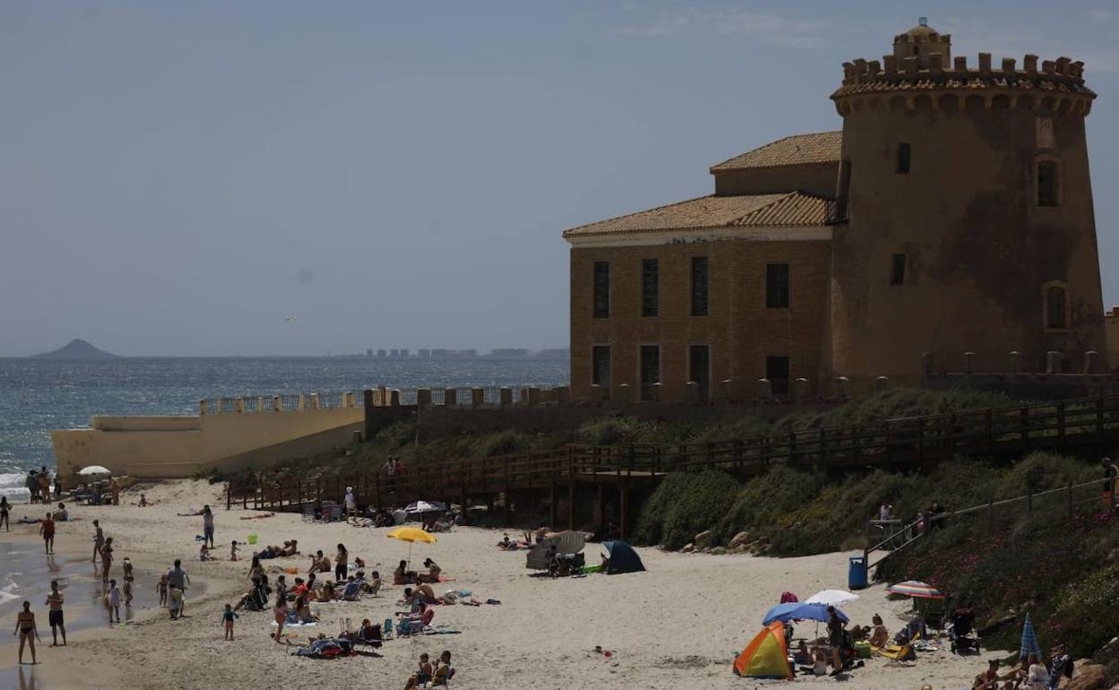 Playa de Torre de la Horadada, este domingo.