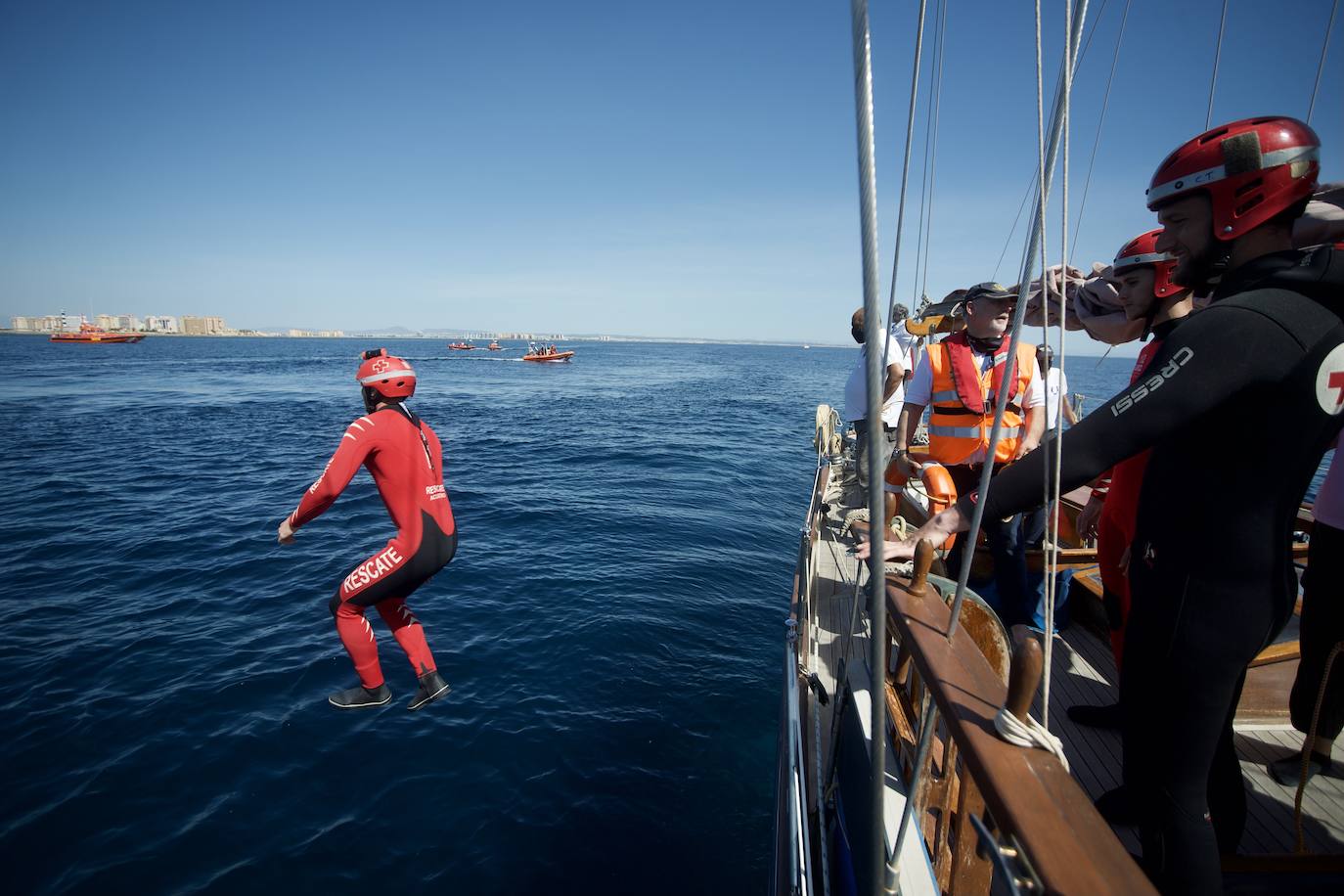 Fotos: Rescate por mar y aire en Isla Grosa